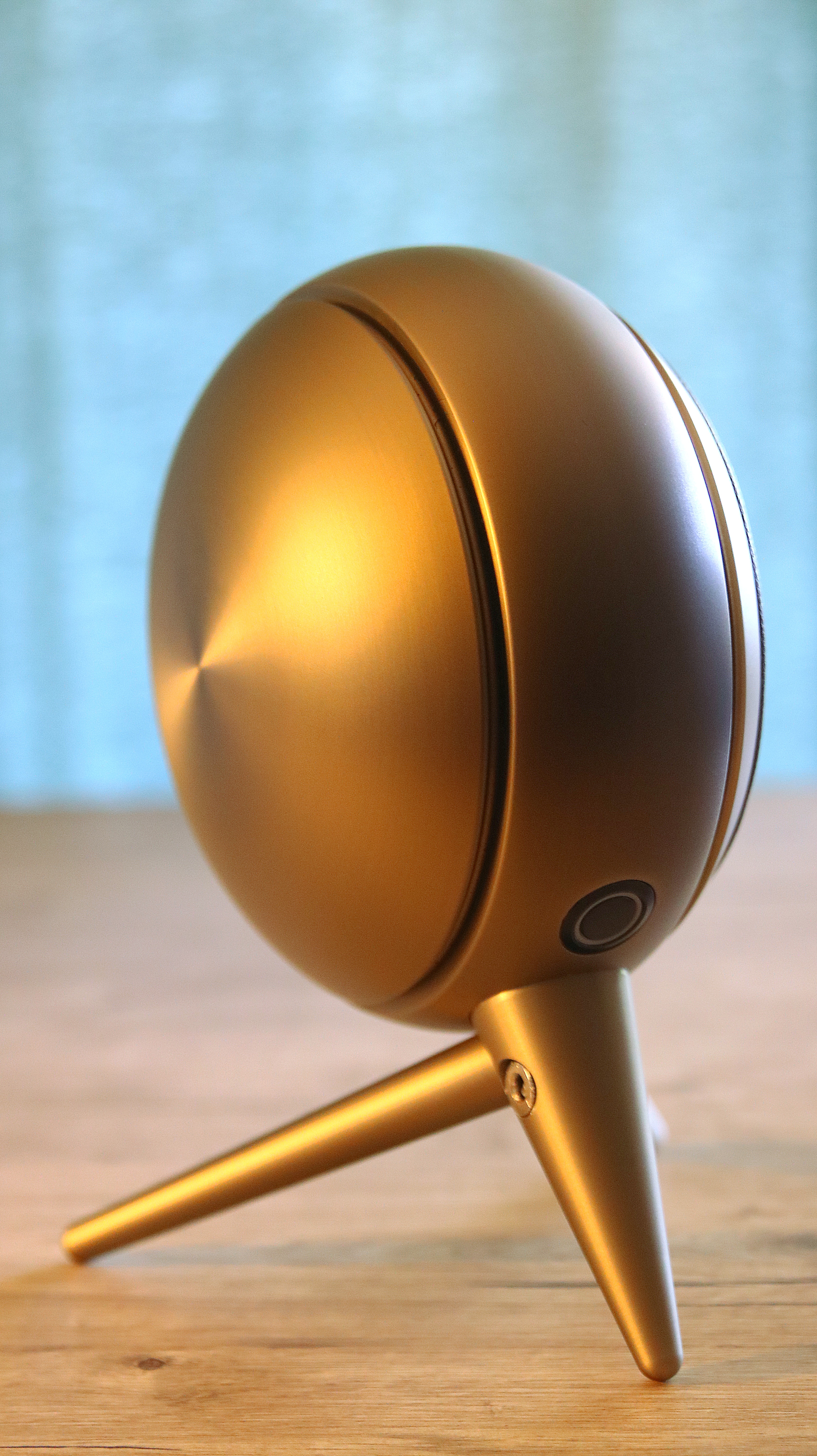 Vue sculpturale de la Calypso RST-100 en Champagne Brossé